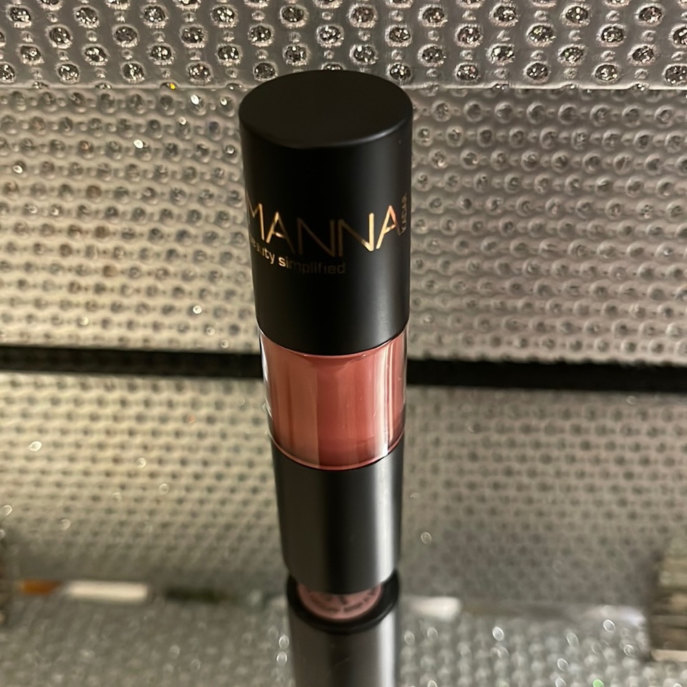 Manna Kadar liquid lip